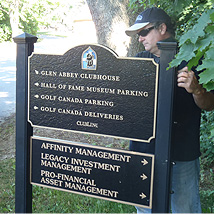 alt="Custom Golf Signage"